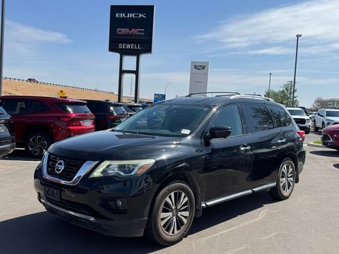 Used 2017 Nissan Pathfinder SL image 1