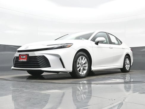 Used 2025 Toyota Camry LE w/ Convenience Package AWD/4WD image 29
