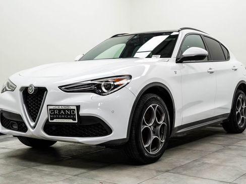 Used 2022 Alfa Romeo Stelvio Ti AWD/4WD image 7