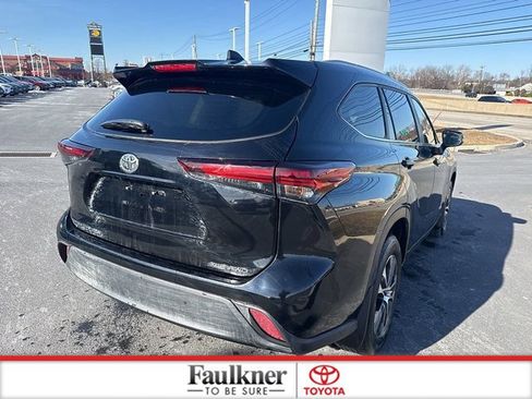 Used 2024 Toyota Highlander XLE image 7