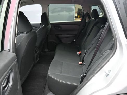Used 2024 Nissan Rogue S FWD image 11
