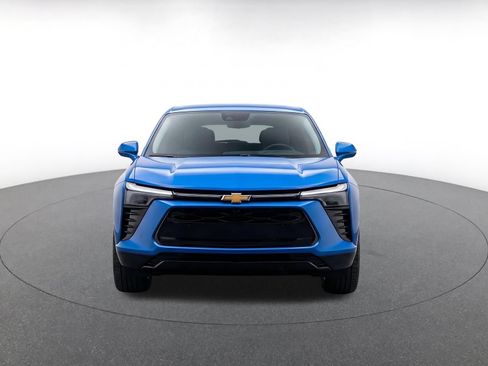 Used 2026 Chevrolet Blazer LT FWD image 2