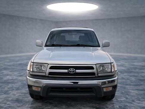 Used 2000 Toyota 4Runner SR5 image 4