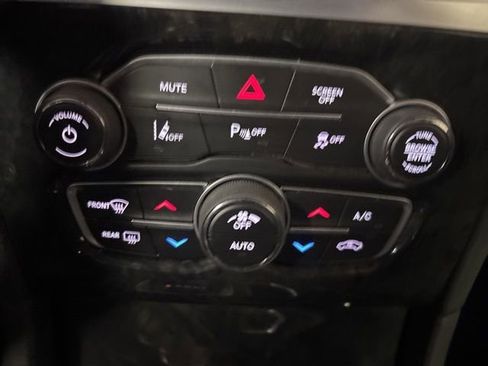 Used 2018 Chrysler 300 Limited w/ Safetytec Plus Group image 39