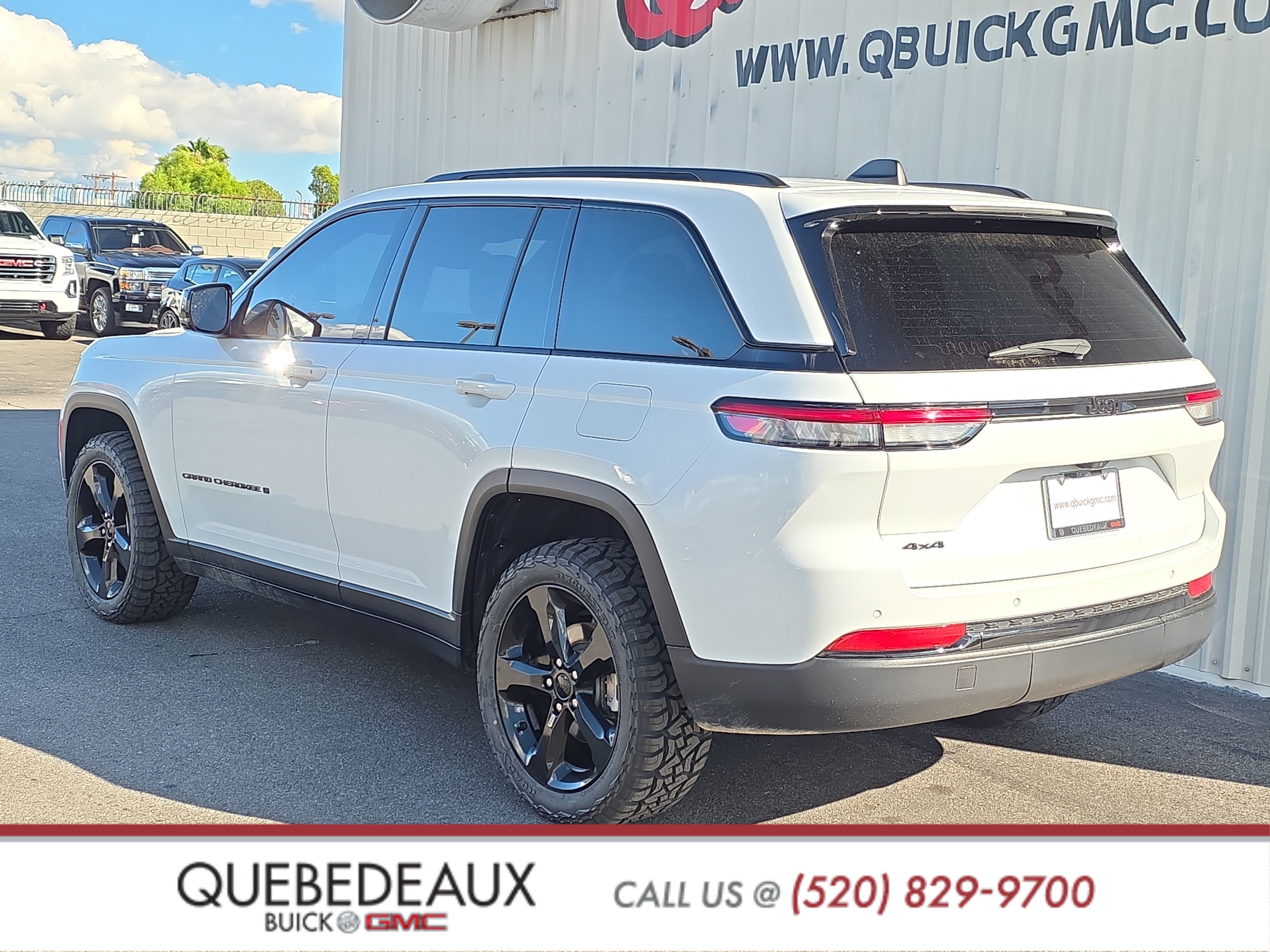 Used 2023 Jeep Grand Cherokee Altitude AWD/4WD image 5