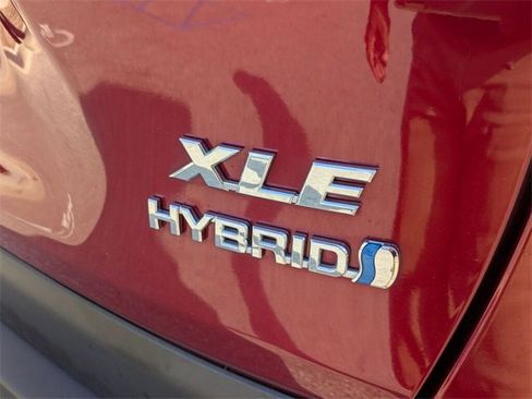 Used 2021 Toyota RAV4 XLE Premium image 13