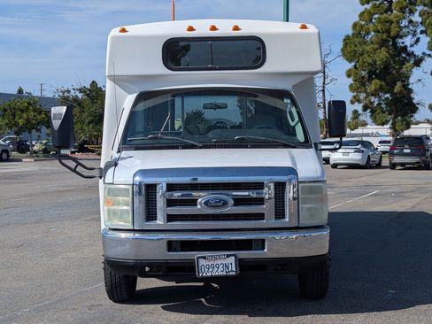 Used 2010 Ford E-450 and Econoline 450 Super Duty image 2