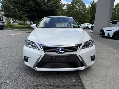 Used 2015 Lexus CT 200h w/ Navigation Package FWD image 2