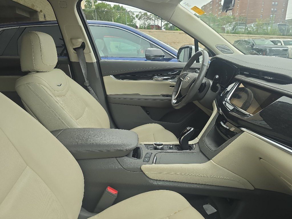 Certified 2023 Cadillac XT6 Premium Luxury w/ Technology Package AWD/4WD image 7
