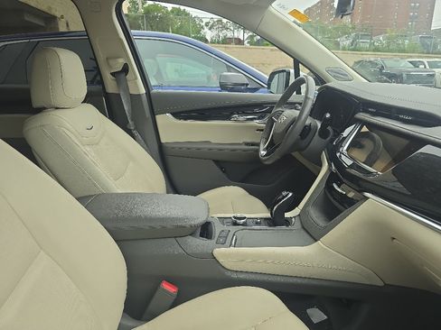 Used 2023 Cadillac XT6 Premium Luxury w/ Technology Package AWD/4WD image 7
