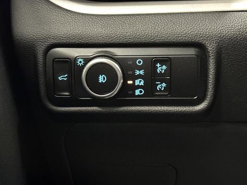 Used 2023 Ford Explorer XLT image 25