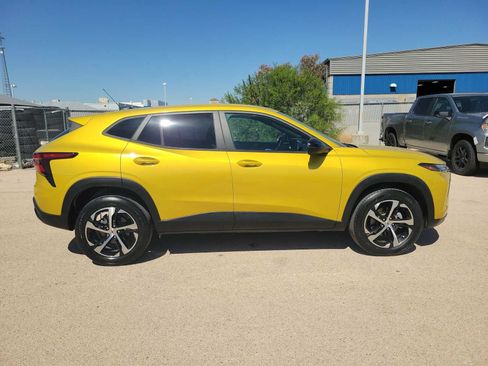 Used 2024 Chevrolet Trax RS FWD image 9