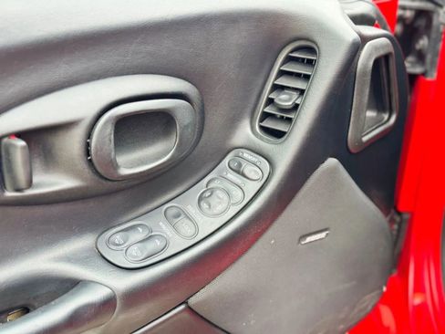 Used 2004 Chevrolet Corvette Convertible w/ Preferred Equipment Group image 17