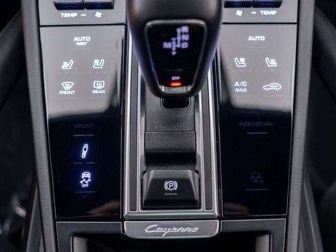 Certified 2021 Porsche Cayenne GTS w/ Premium Package Plus AWD/4WD image 28