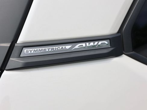Used 2025 Subaru Forester Premium AWD/4WD image 9