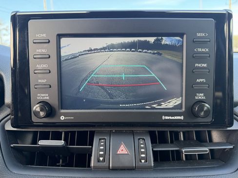 Used 2021 Toyota RAV4 XLE Premium image 6