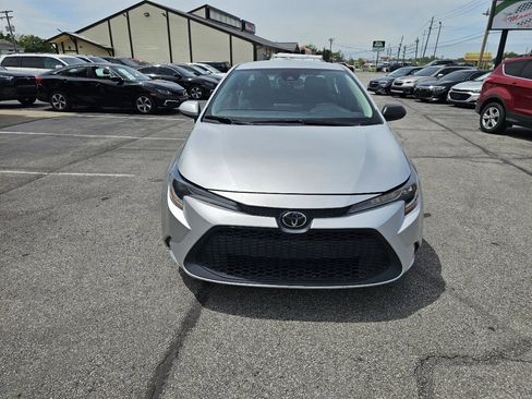 Used 2022 Toyota Corolla LE FWD image 3