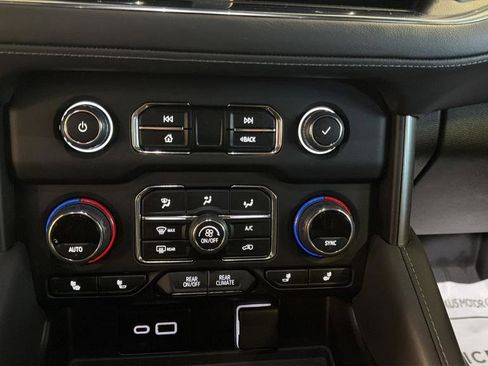 Used 2024 Chevrolet Suburban Z71 w/ Luxury Package image 32