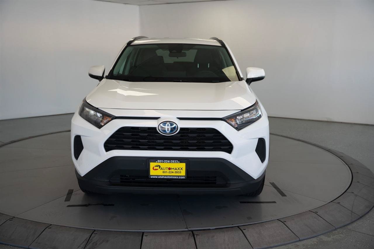 Used 2022 Toyota RAV4 LE AWD/4WD image 2