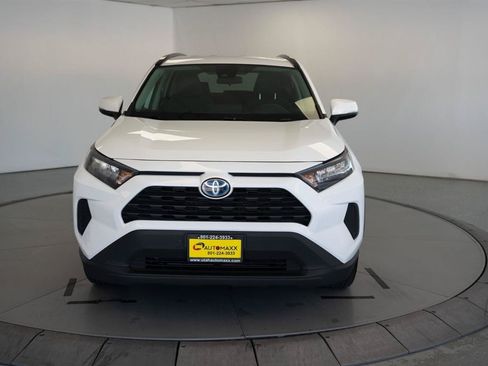 Used 2022 Toyota RAV4 LE AWD/4WD image 2