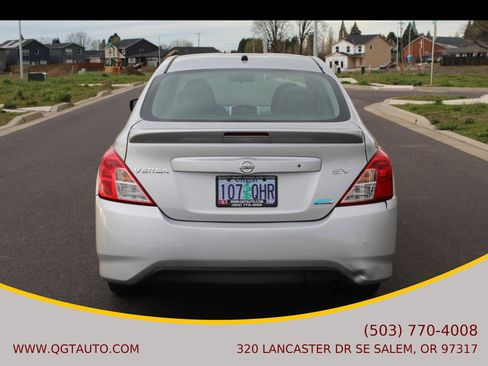 Used 2016 Nissan Versa SV FWD image 4