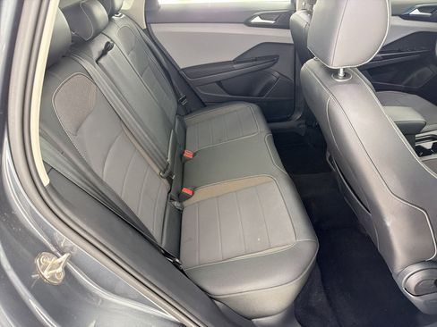 Used 2022 Volkswagen Taos SE w/ Panoramic Sunroof Package FWD image 27