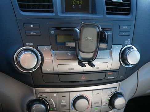 Used 2011 Toyota Highlander 2WD w/ Cold Weather Pkg image 22