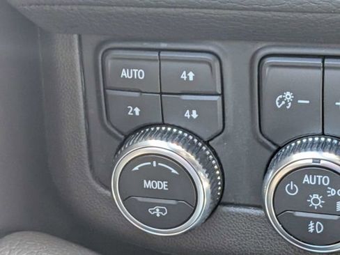 Used 2022 GMC Yukon Denali w/ Advanced Technology Package AWD/4WD image 26