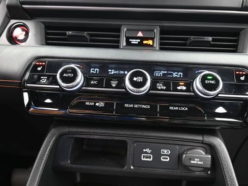 Used 2023 Honda Pilot TrailSport image 27