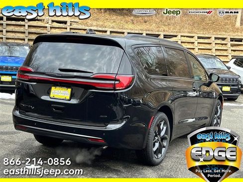 New 2026 Chrysler Pacifica Select w/ S Appearance Package image 2