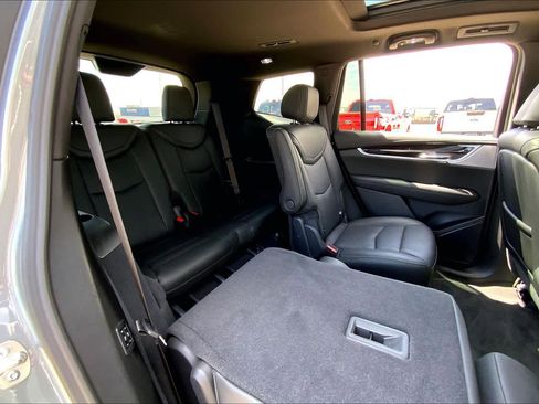 Used 2025 Cadillac XT6 Premium Luxury AWD/4WD image 20