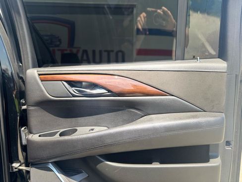 Used 2019 Cadillac Escalade ESV Luxury AWD/4WD image 51