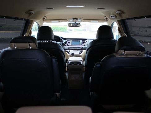 Used 2016 Kia Sedona SX FWD image 29