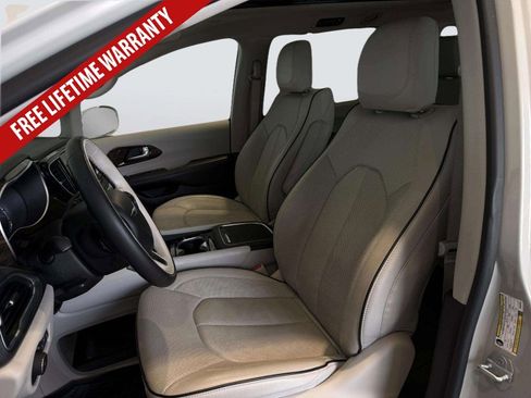 Used 2021 Chrysler Pacifica Limited w/ Premium & Safety Sphere Group FWD image 35