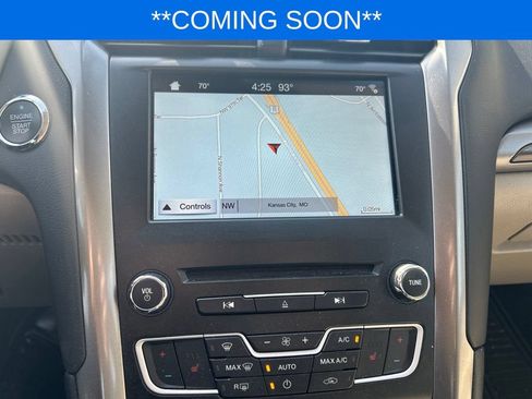 Used 2017 Ford Fusion SE w/ Fusion SE Technology Package FWD image 15