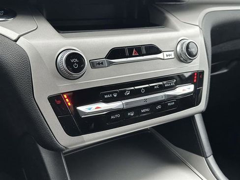 Used 2023 Ford Explorer XLT image 20