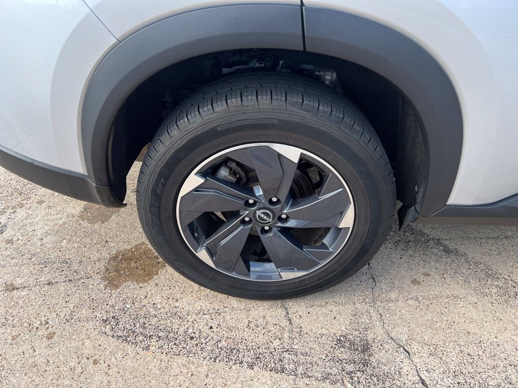 Used 2024 Nissan Rogue SV FWD image 16