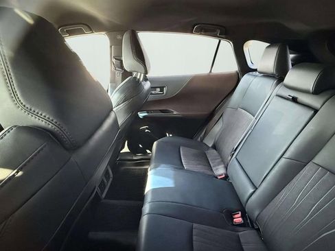 Used 2021 Toyota Venza XLE image 9