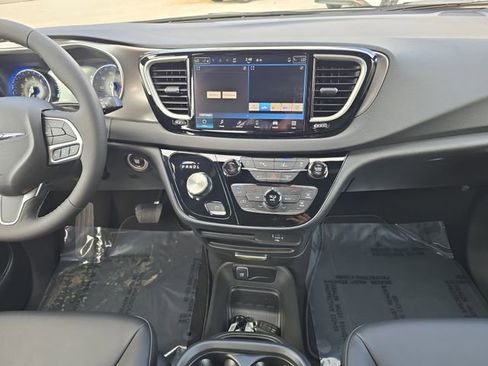 New 2026 Chrysler Voyager LX FWD image 11