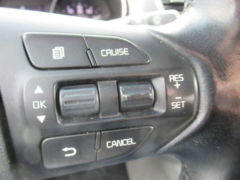 Used 2018 Kia Sedona LX w/ LX Essentials Premium Package image 22