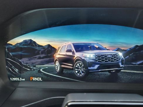 Used 2025 Ford Explorer ST-Line w/ ST-Line Street Pack image 7