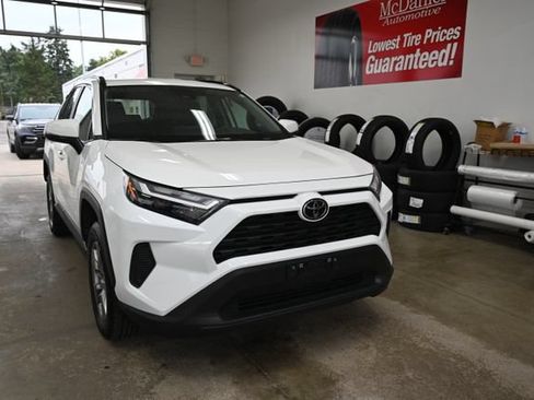 Used 2024 Toyota RAV4 XLE FWD image 3