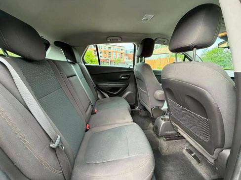 Used 2018 Chevrolet Trax LS AWD/4WD image 8