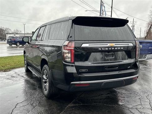 Used 2023 Chevrolet Suburban LT w/ Luxury Package image 3