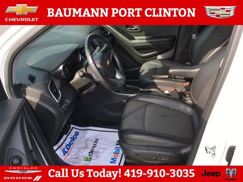 Used 2022 Chevrolet Trax LT w/ Redline Edition image 16