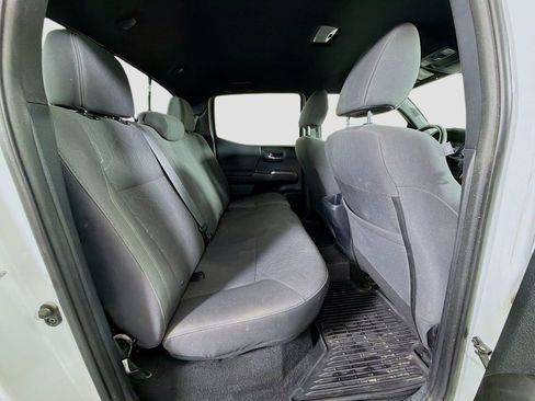 Used 2018 Toyota Tacoma TRD Sport image 26