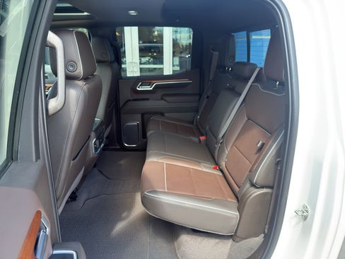Used 2022 GMC Sierra 1500 Denali w/ Denali Reserve Package AWD/4WD image 10
