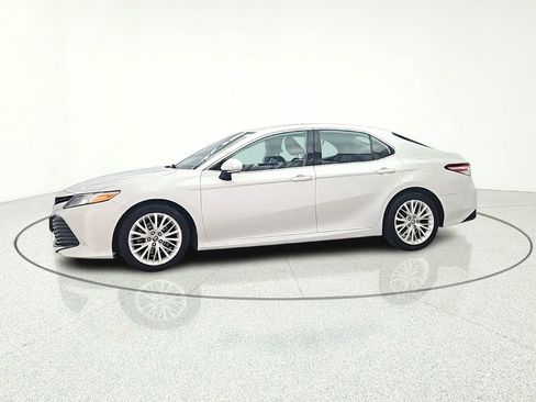Used 2019 Toyota Camry XLE FWD image 4