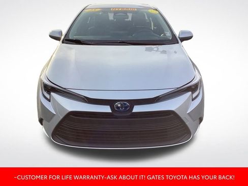 Used 2025 Toyota Corolla LE image 2