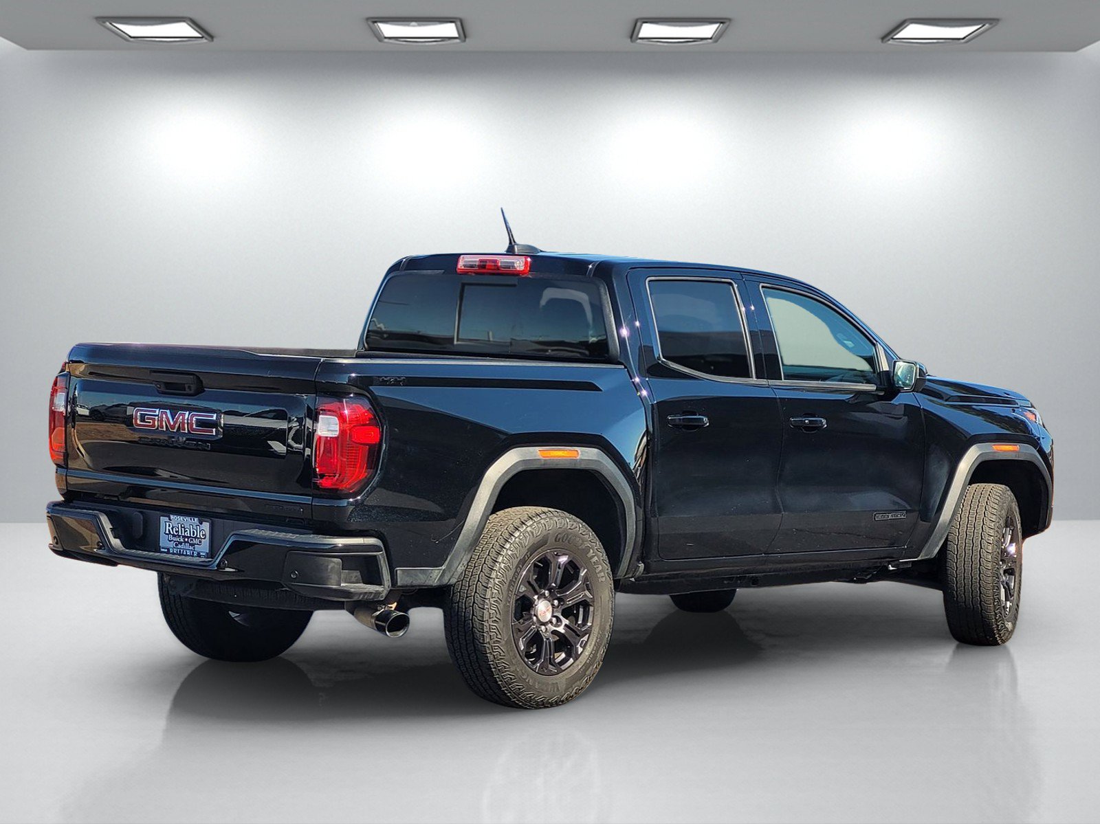 Used 2024 GMC Canyon Elevation w/ Convenience Package AWD/4WD image 4